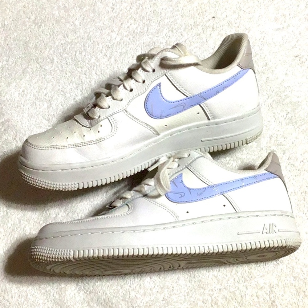 Nike Airforce 1 Reflective Mini Swoosh Size 7 Excellent Pre-Loved Shape 😊